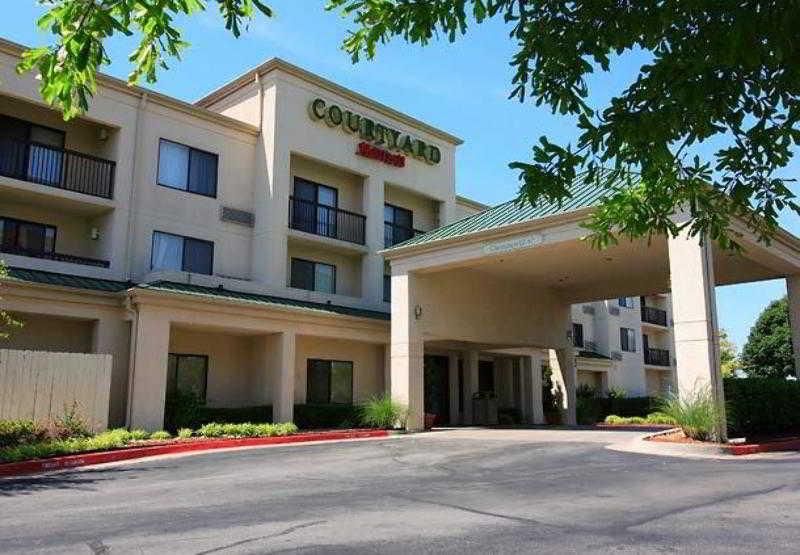 Courtyard By Marriott Tulsa Central Exterior foto