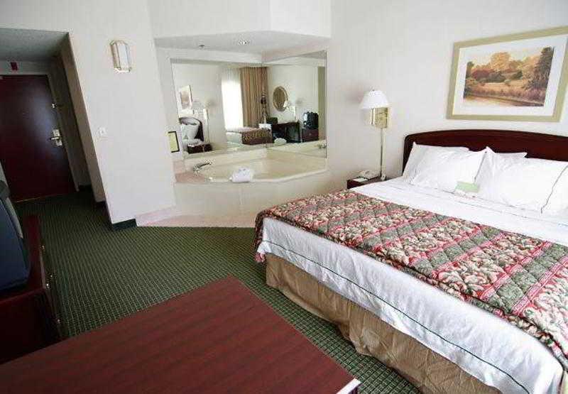 Courtyard By Marriott Tulsa Central Exterior foto